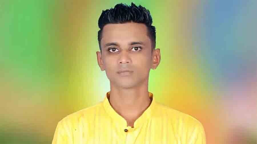 স্ত্রীর ছবি তোলার প্রতিবাদ করায় কুপিয়ে হিন্দু যুবককে হত্যা