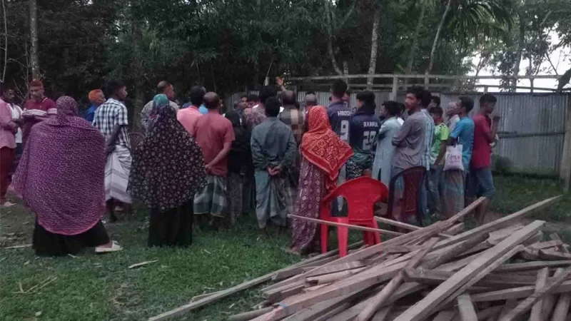 শেরপুরে নকলায় মাজারে ভাঙচুর