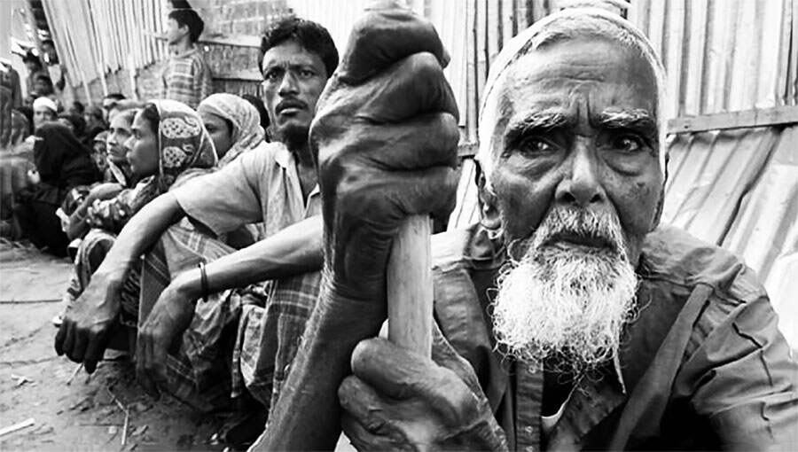 দারিদ্র্যসীমার ওপরে প্রায় সাড়ে ৬ কোটি মানুষ: আয় কম, নিত্যপণ্যের দাম বেশি, খাদ্য-চিকিৎসা-শিক্ষায় কাটছাঁট