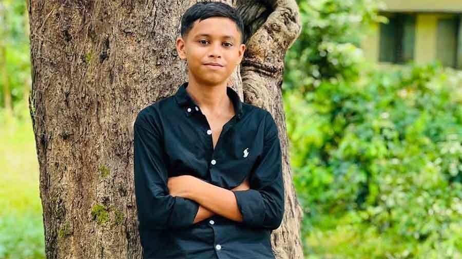 আওয়ামী লীগ নিয়ে ফেসবুকে পোস্ট দেওয়ায় ৮ম শ্রেণি পড়ুয়া কিশোর গ্রেপ্তার