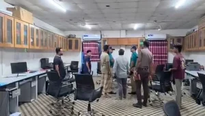 হাজারীবাগে কুরিয়ার সার্ভিস অফিসে ভাঙচুর-লুটপাট
