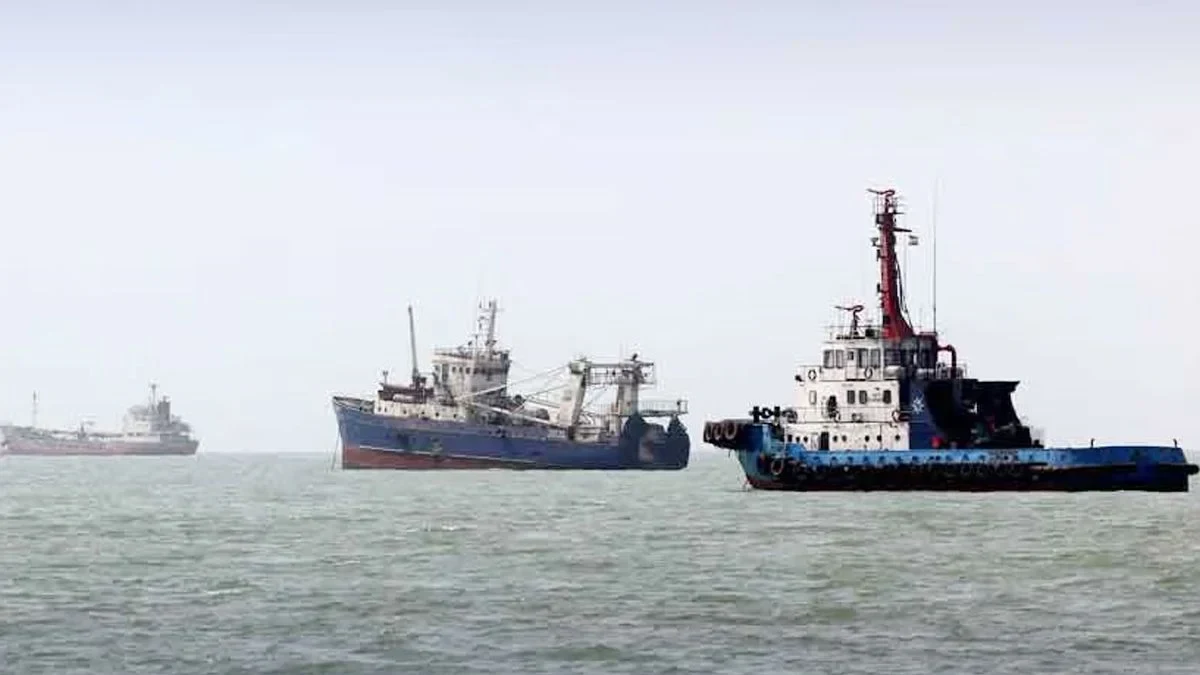 পারস্য উপসাগরে তেলবাহী ৪ জাহাজে ইরানের হামলা