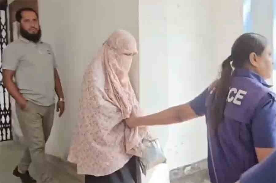 সাভারে মাদ্রাসাছাত্রীকে ধর্ষণ: শিক্ষক স্বামীকে সহায়তাকারী স্ত্রী গ্রেপ্তার