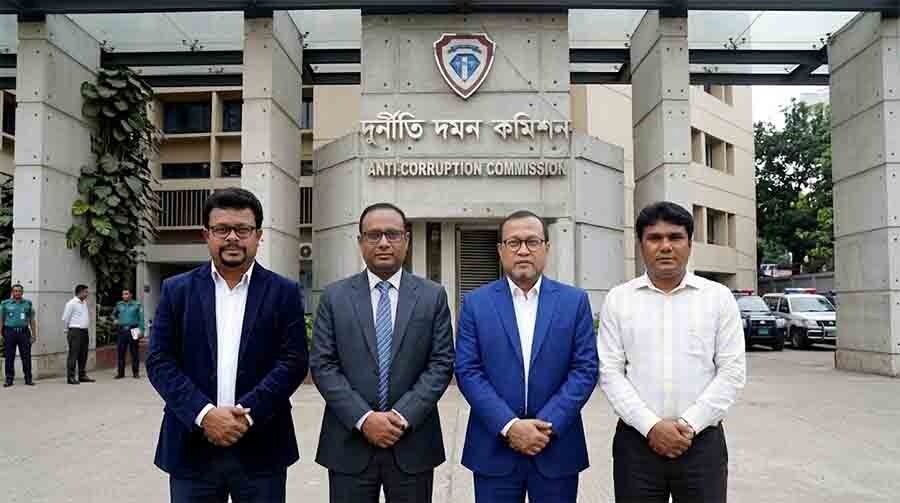 পরকীয়া-যৌন কেলেঙ্কারিতে জড়িয়েছেন দুদকের শীর্ষ কর্তারা
