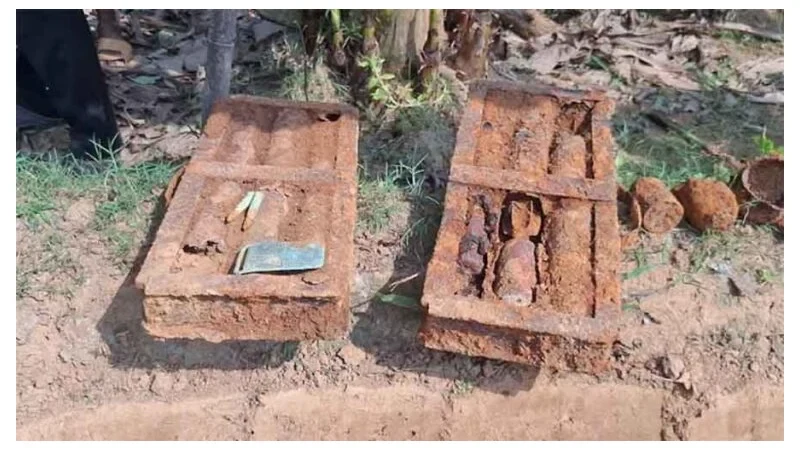 সখীপুরে মাটির নিচ থেকে ‘ইস্ট পাকিস্তান পুলিশ’ মুদ্রিত দুই বাক্স গ্রেনেড উদ্ধার