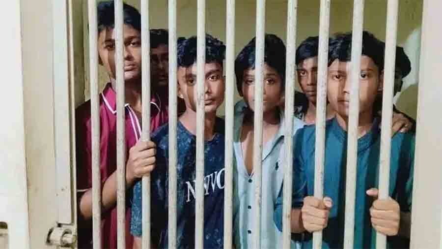 ৬ মাসে অন্তত ১৮৭ শিশু যথেচ্ছ গ্রেপ্তার, ১২৭ জন সন্ত্রাসবিরোধী আইনে: মানবাধিকার সংস্থা জেএমবিএফের উদ্বেগ